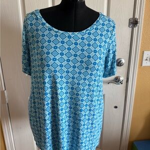 JM Collection Blue and White Geometric Short Sleeve Top